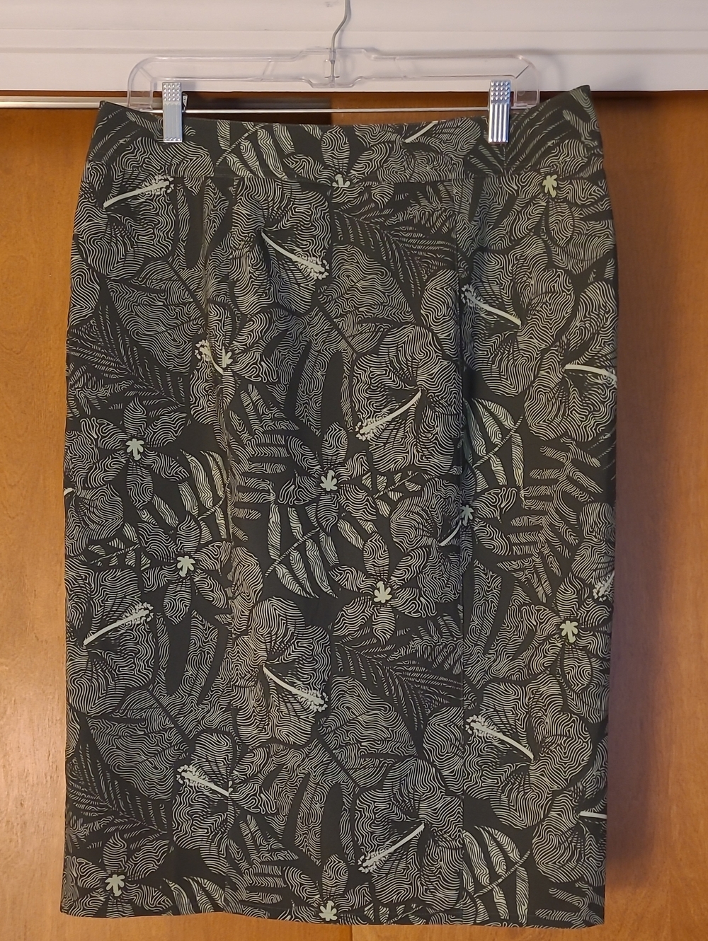 Ripskirt Hawaii Green and White Leaf Print Velcro Closure Skirt